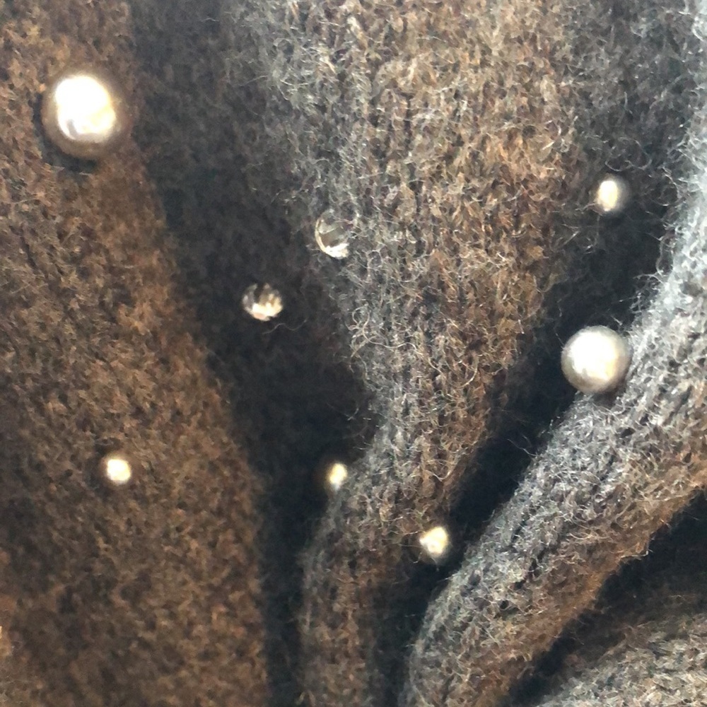 H&M oversized Soft, fine-knit sweater w/pearls & rhinestones Size Small - Picture 8 of 11